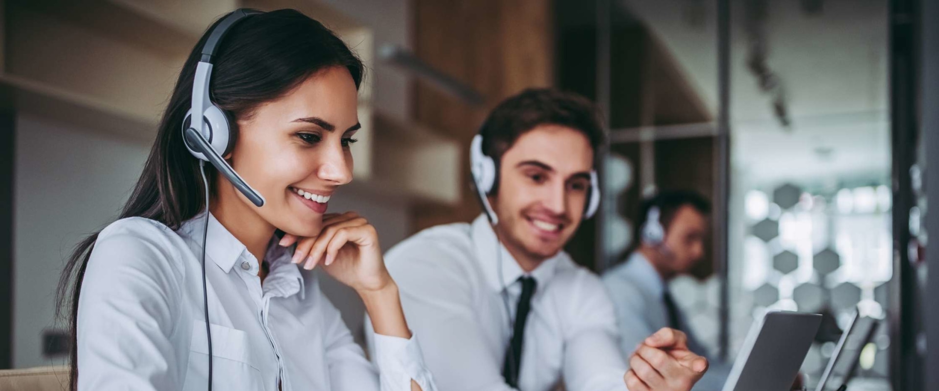 Do call centers pay weekly or biweekly?