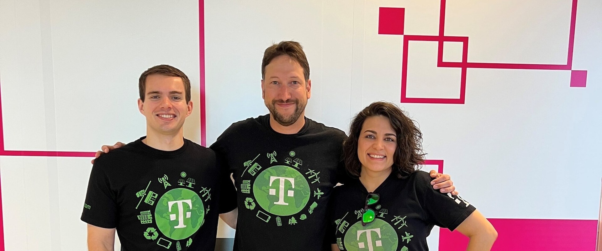 What is the pay schedule for t-mobile employees?