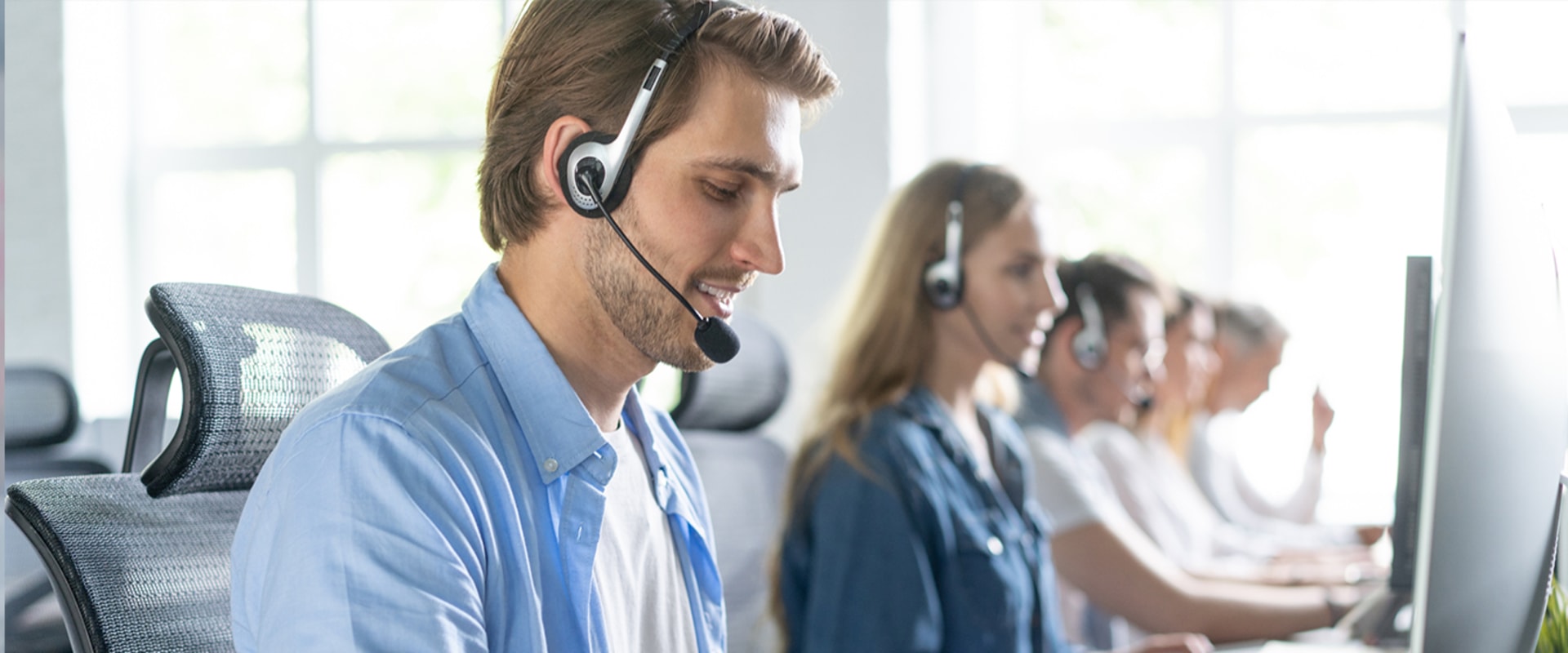 What are service levels in a call center?